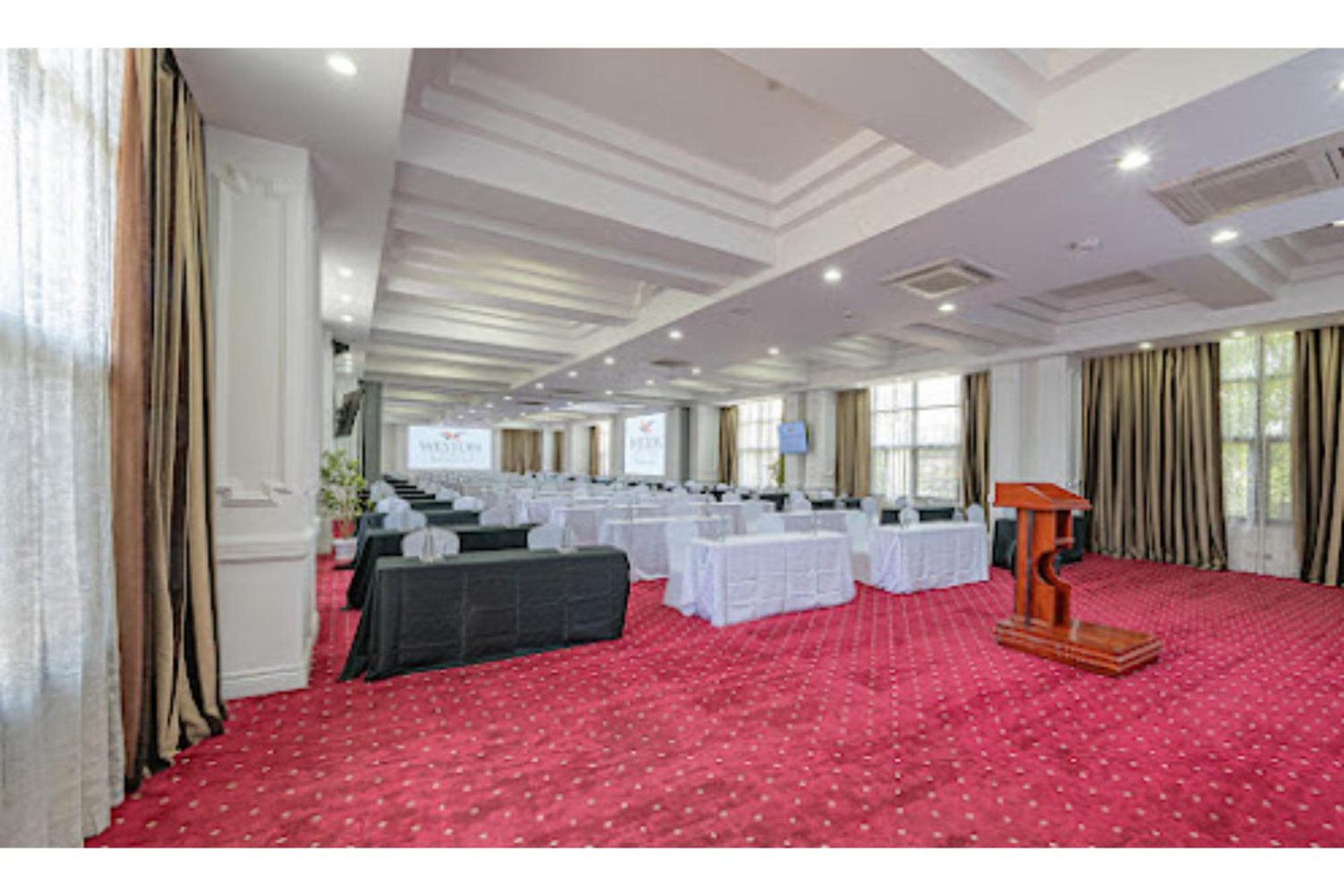 Weston Hotel Nairobi Exterior photo