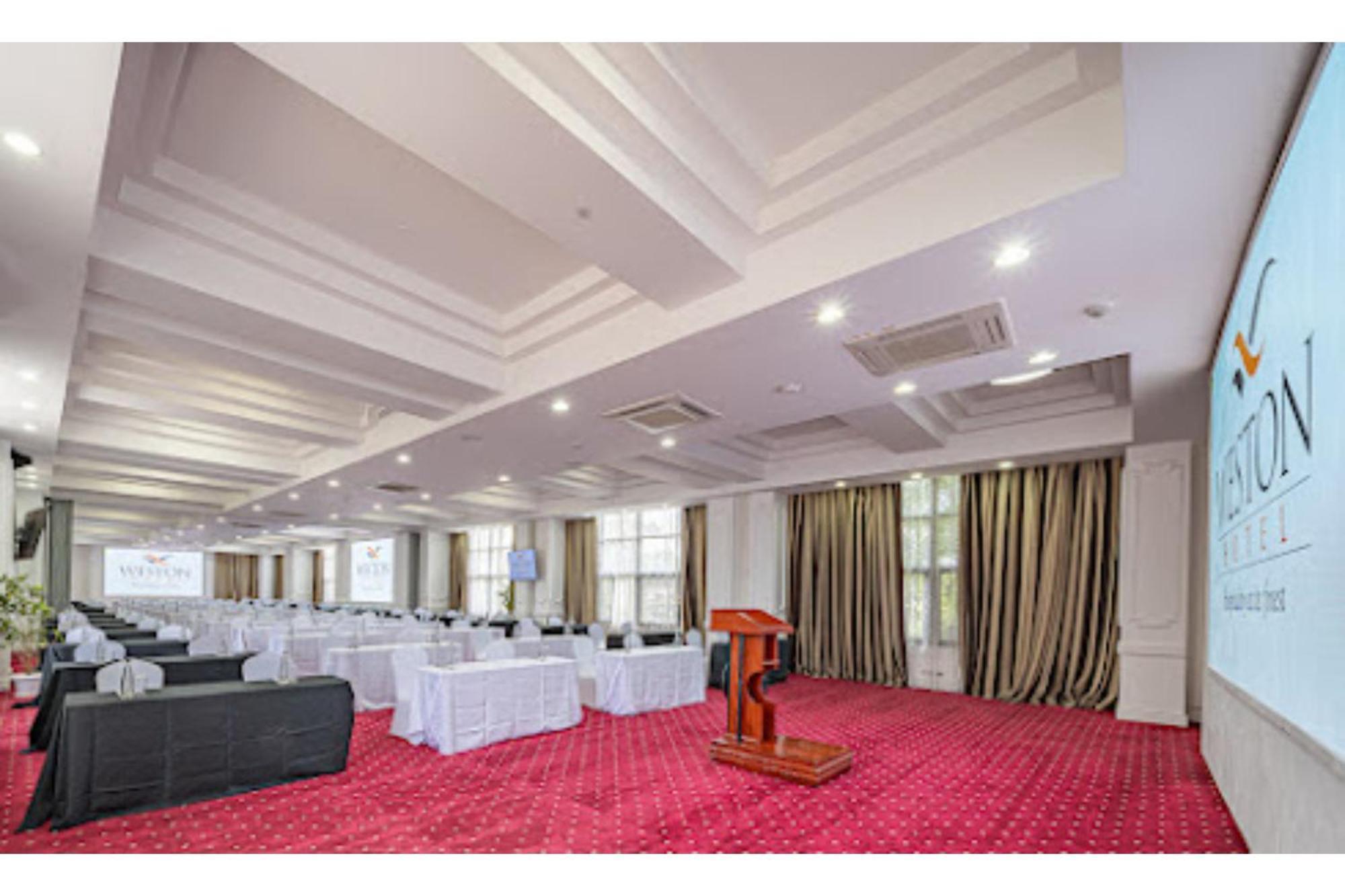 Weston Hotel Nairobi Exterior photo